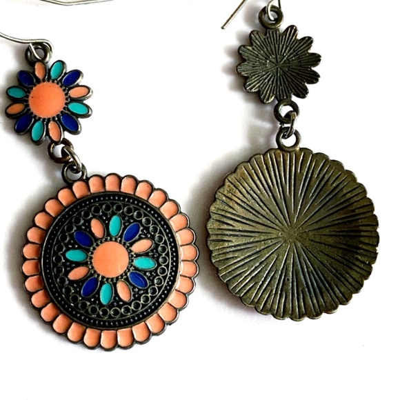 Bohemian Style Colorful Inlay Earrings - Picture 3 of 3